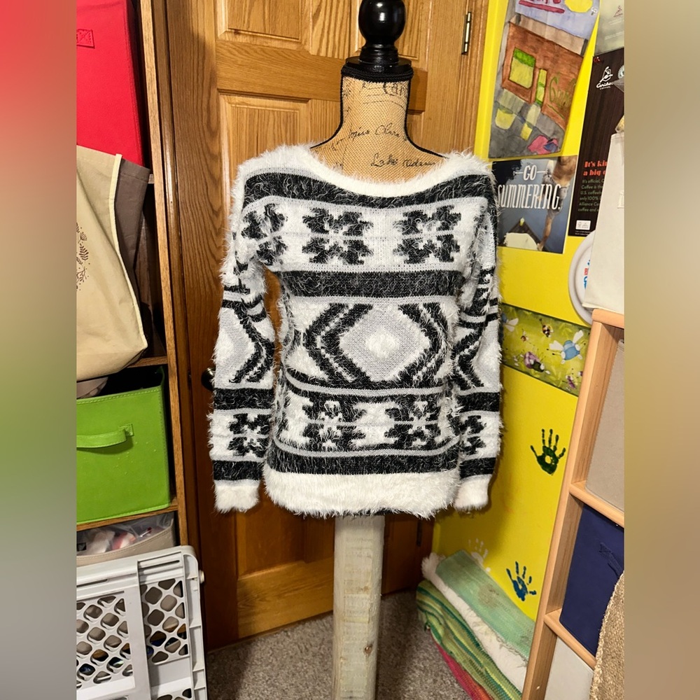 EXPRESS🖤EXTREMELY SOFT  SWEATER